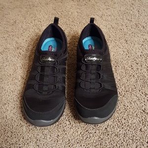 black skechers